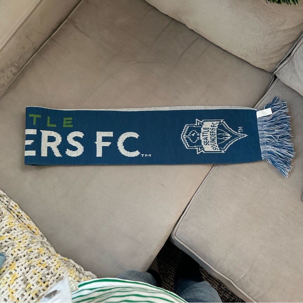2 Seattle Sounders Season Ticket Holder Scarves! - Picture 7 of 10